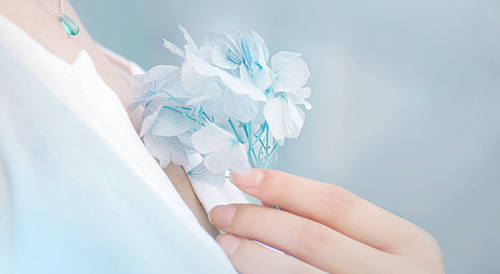 女生伤感心痛的句子：爱情本身不过虚无缥缈的感觉