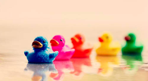 爱一个人没有回应，与其乞讨爱情，不如骄傲的走开…