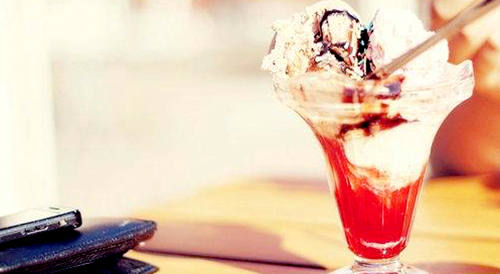 两个人的世界，却有三个人的过往