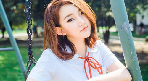 十字路口，我们分着走。你走我的泪，我走你的恨