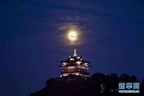 中秋节说说心情短语人生感悟 中秋节月圆赏月适合发的朋友圈(图2) 中秋节说说心情短语人生感悟 中秋节月圆赏月适合发的朋友圈(图2)