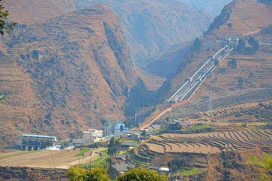 世界上最悲伤作文第二页：慈善在让凉山饮鸩止渴(图3)