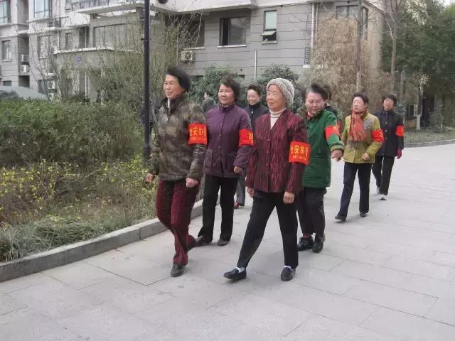 国人想尽办法移民国外的时候 老外却想着移民中国(图5)