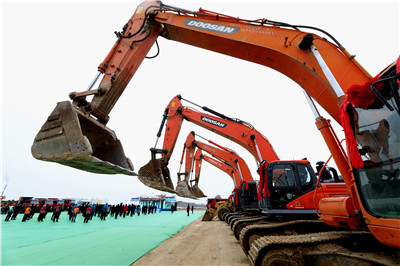 视频 奋笔疾书写好“春天的故事”(图1)