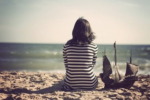 爱过不后悔，缘走不强求